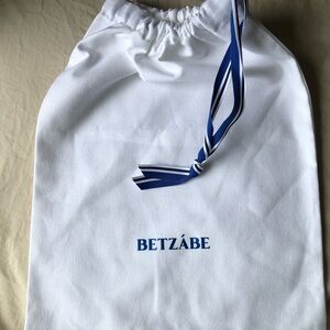 1  BETZABE shoe or bag protector